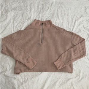 Loose fitted pink/beige long sleeve crop top
